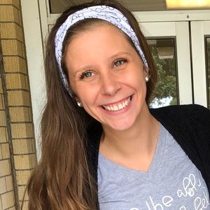 Meet your Posher, Caitlin